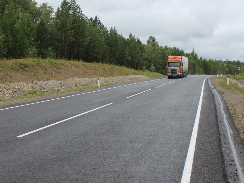 Более ста километров федеральных дорог Забайкалья до конца года защитят от преждевременного износа